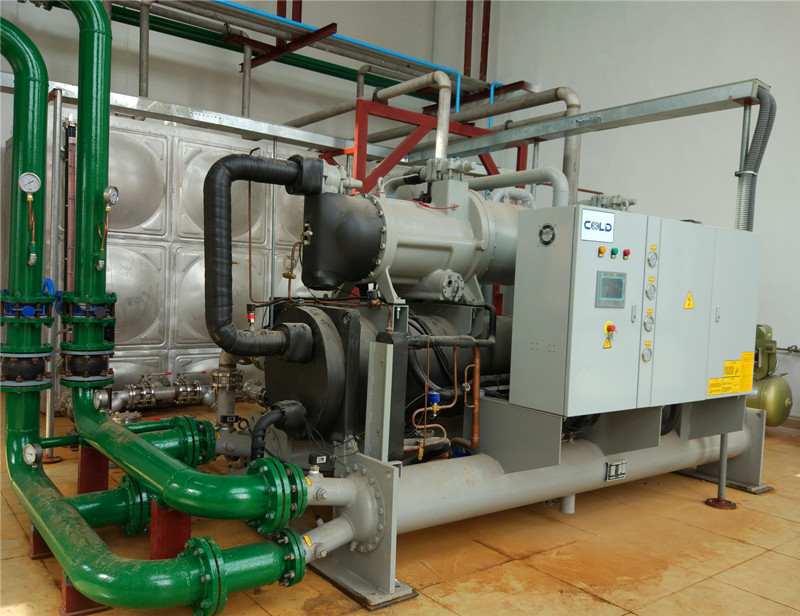 化學(xué)原料廠采用低溫螺桿式冷水機(jī)